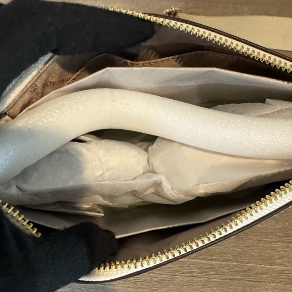 Michael Kors Jet Set Travel | New with Tags - Picture 8 of 10